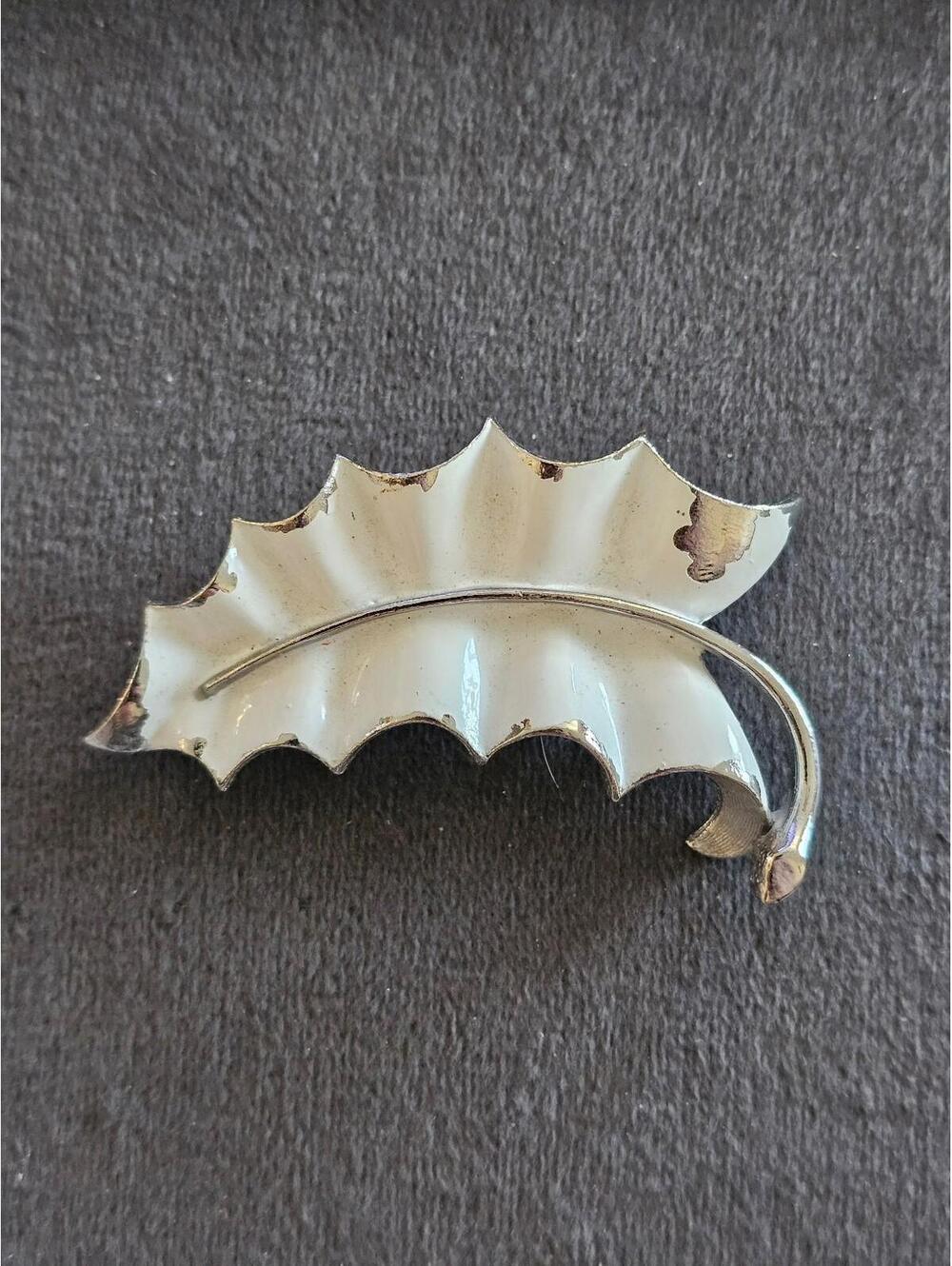 Vintage Leaf Brooch